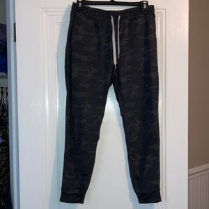 Women’s Vuori joggers. Black camo